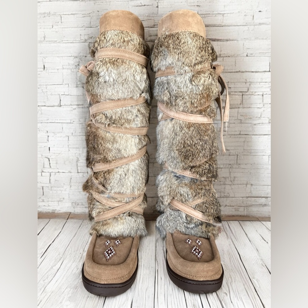 New Tall Wrap Fur Manitobah Mukluks Size 8